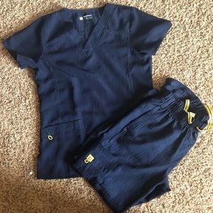 Navy Four Stretch Scrubs Set Small